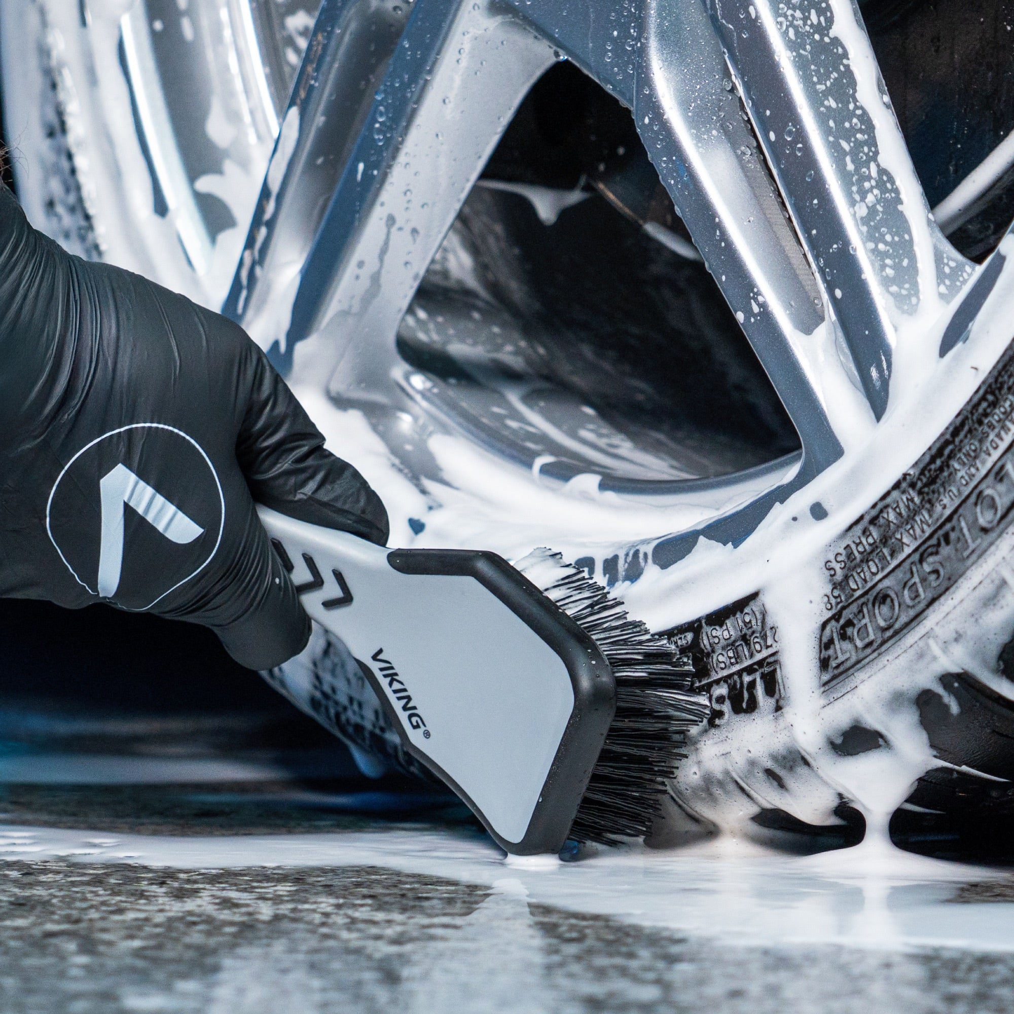 Low Profile Tire Brush