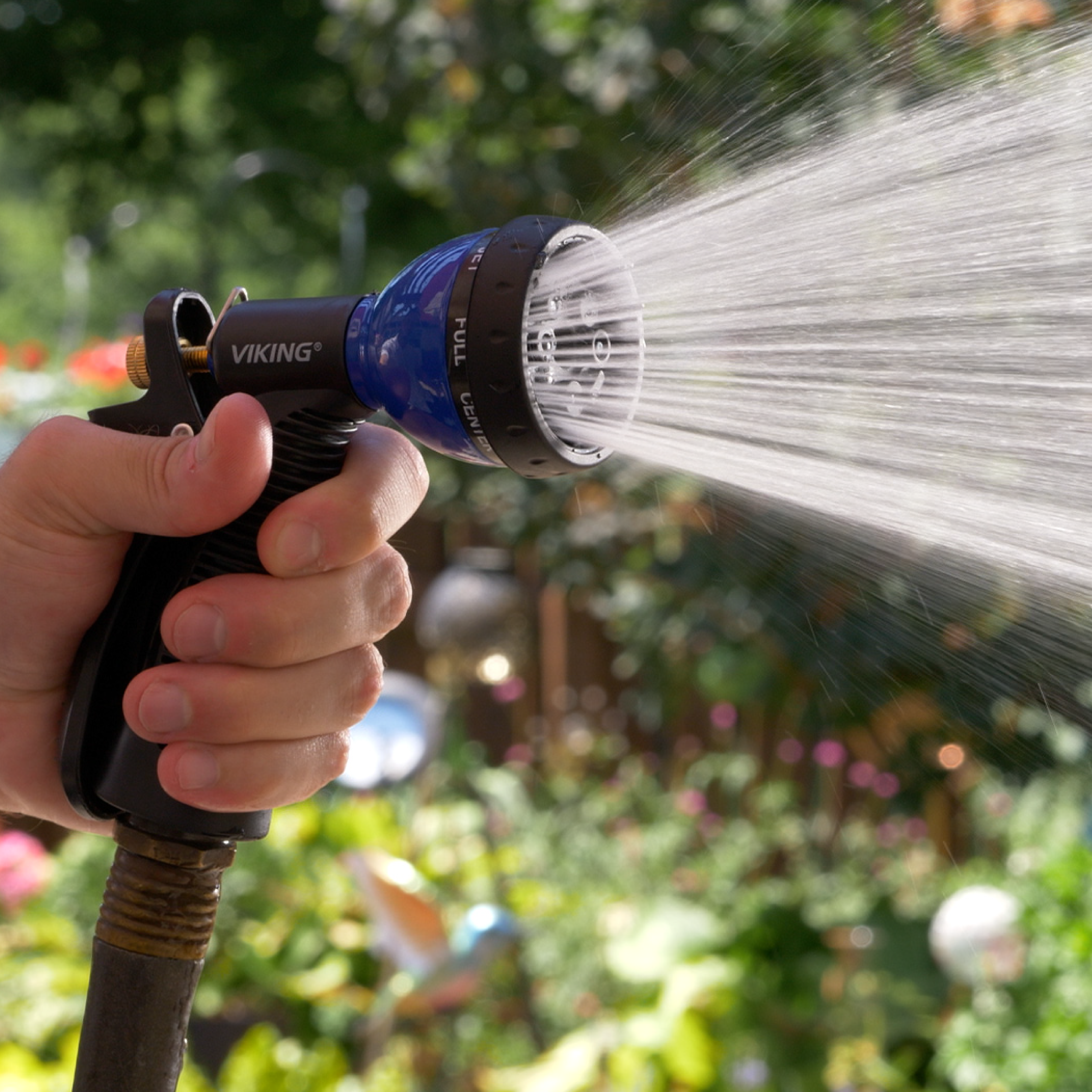 8 way spray nozzle spraying in garden